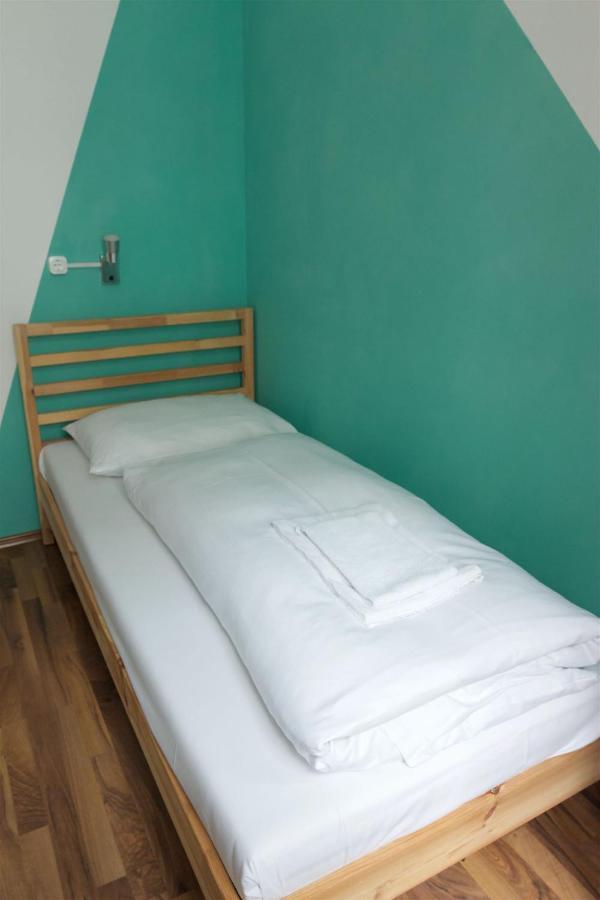Hotel Pension Arpi Vienna Exterior photo