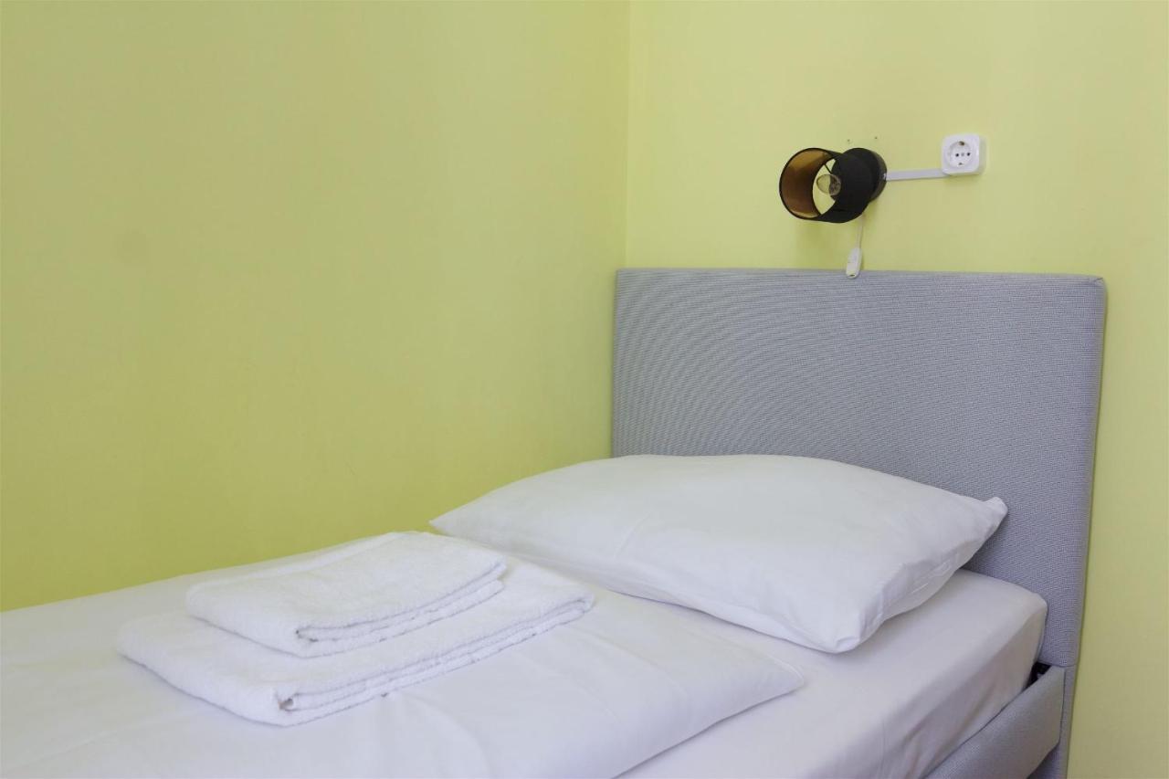 Hotel Pension Arpi Vienna Exterior photo