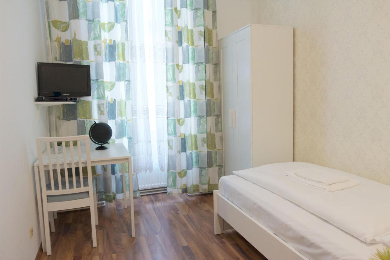Hotel Pension Arpi Vienna Exterior photo