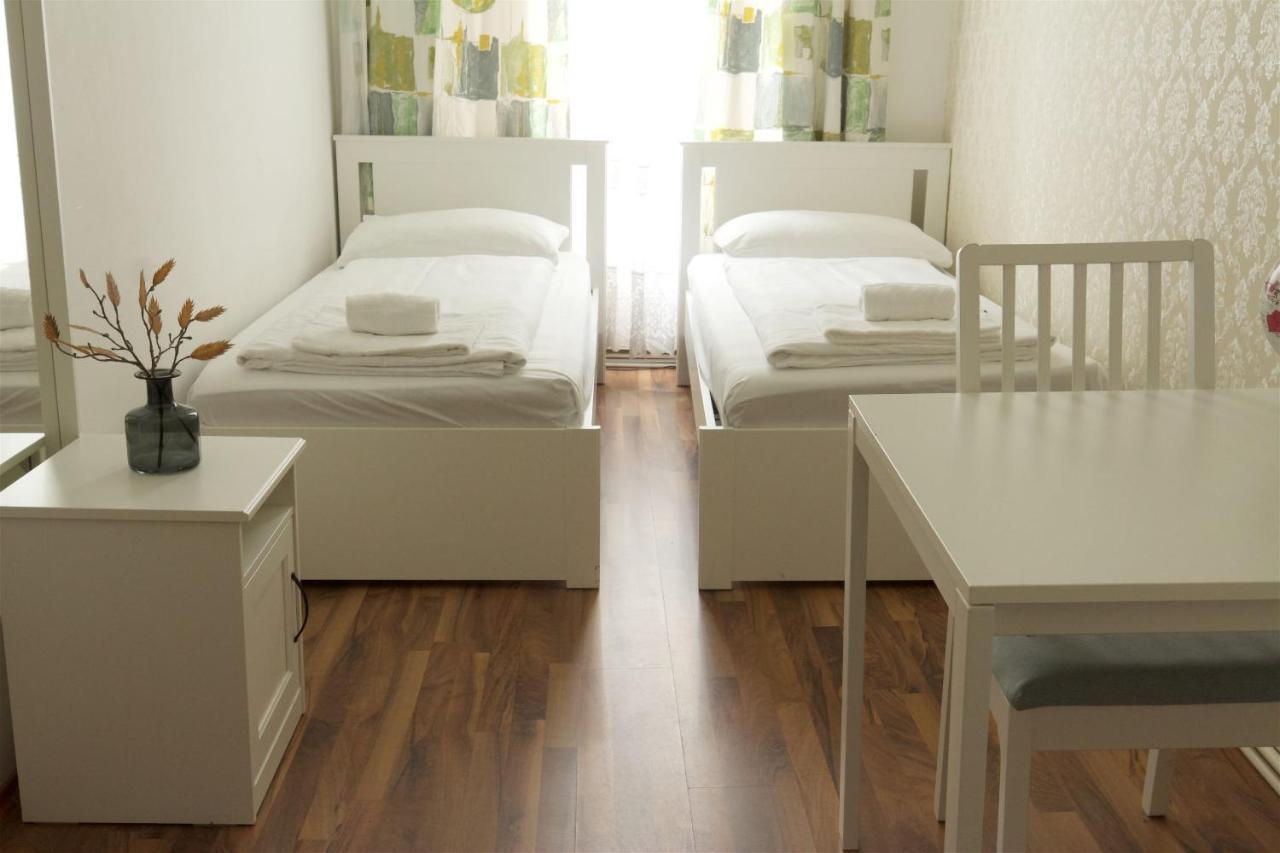 Hotel Pension Arpi Vienna Exterior photo