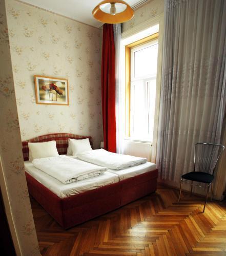 Hotel Pension Arpi Vienna Exterior photo