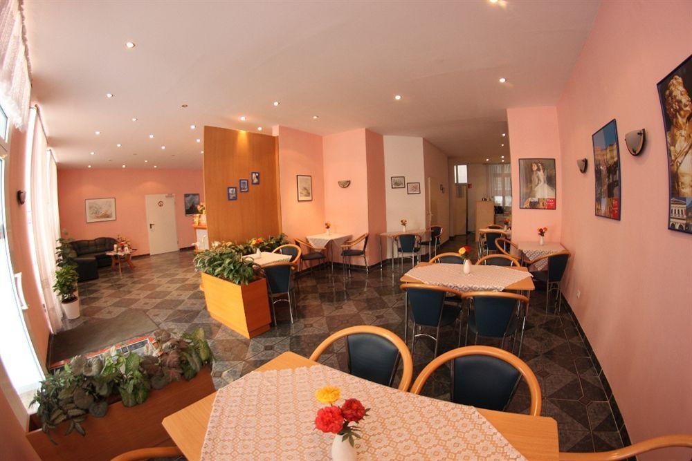 Hotel Pension Arpi Vienna Exterior photo