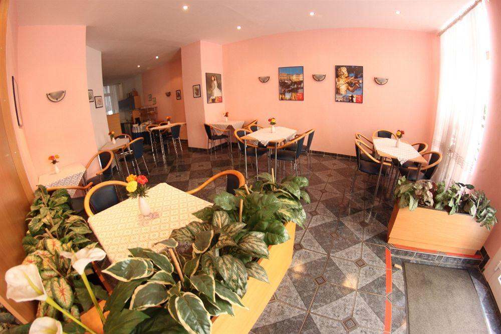 Hotel Pension Arpi Vienna Exterior photo