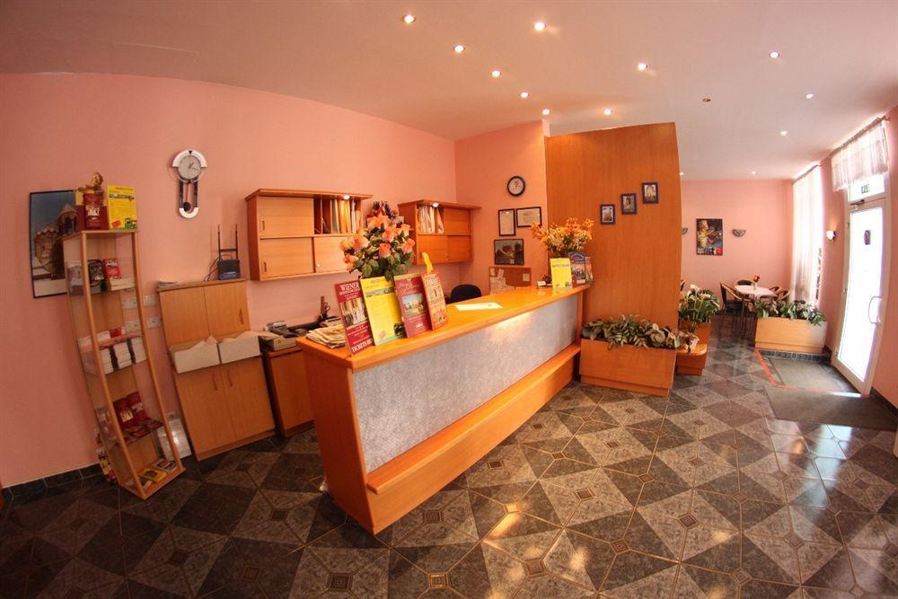 Hotel Pension Arpi Vienna Exterior photo