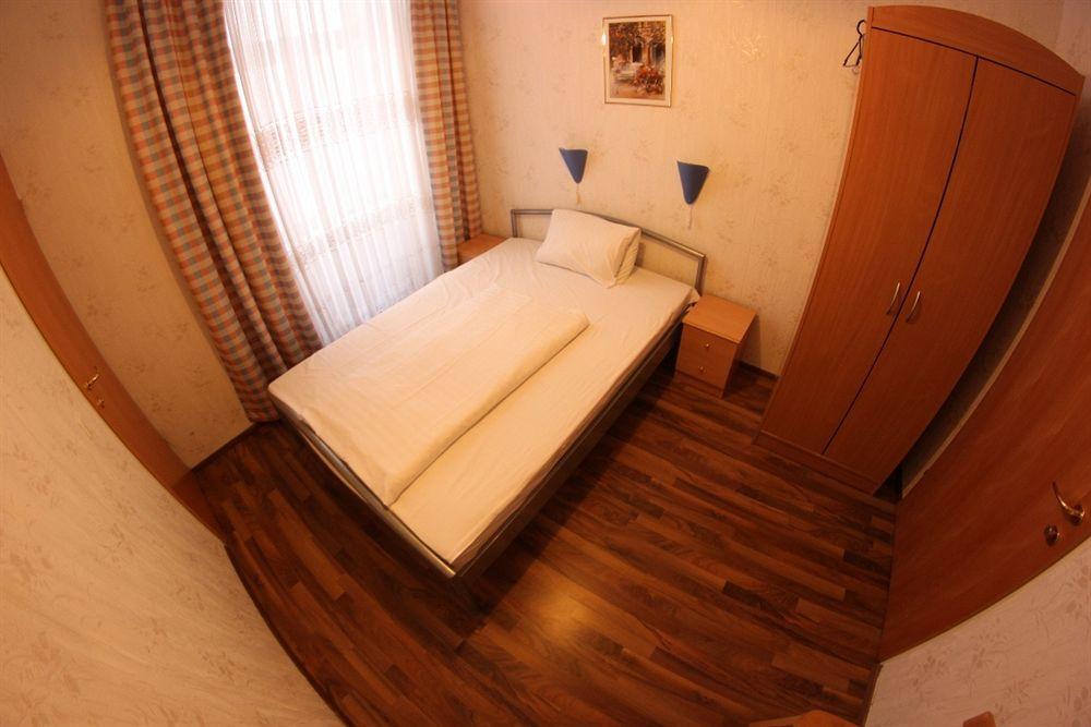Hotel Pension Arpi Vienna Exterior photo