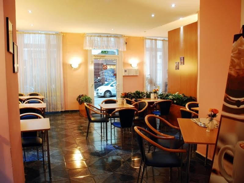 Hotel Pension Arpi Vienna Exterior photo